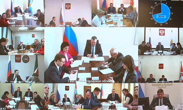 ����������q. 