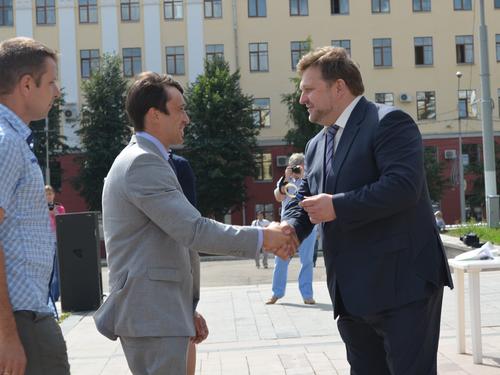 14. ���� ����������� ��������� ������� �.�.����� ������� ����� �� ���������� Ford �������� ����� ��������� ��������� ����������� �������� �3 �.�.���������.  